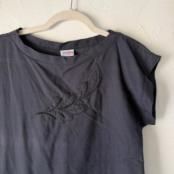 Vintage 60s Land ‘n Sea Black‎ Embroidered Blouse Made in USA Minimalist Top M - Picture 2 of 9